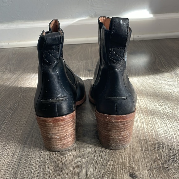 Madewell Black Leather Chelsea Boots, Size 7 - Picture 4 of 7